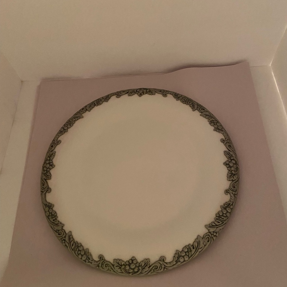 Arthur Court Earthen Metalware Grape Pewter Rimmed 9.5” Salad Plate - Like New